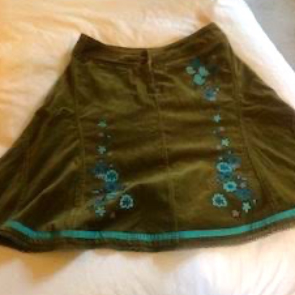 Oilily Green Velvet Skirt with Gorgeous Embroidery, Size 40 - Picture 1 of 4